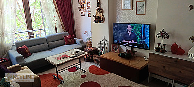 KARŞIYAKA YALI'DA MÜKEMMEL KONUMDA, BAKIMLI ÇİFT CEPHE 2+1 DAİRE