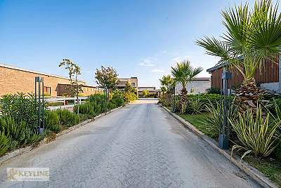 İzmir Menemen'de Satılık Binicilik Tesisi ve Çiftlik - 14.625 m²